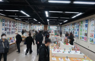 作品展の様子 - 小学校の部