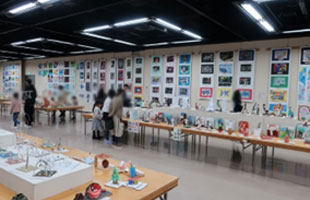 作品展の様子 - 小学校の部