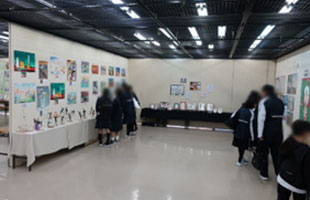 作品展の様子 - 中学校美術部